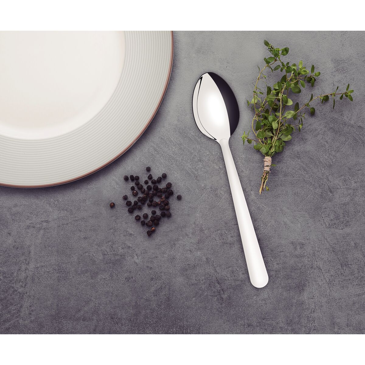 Cuchara tradicional de mesa. Acero Inoxidable